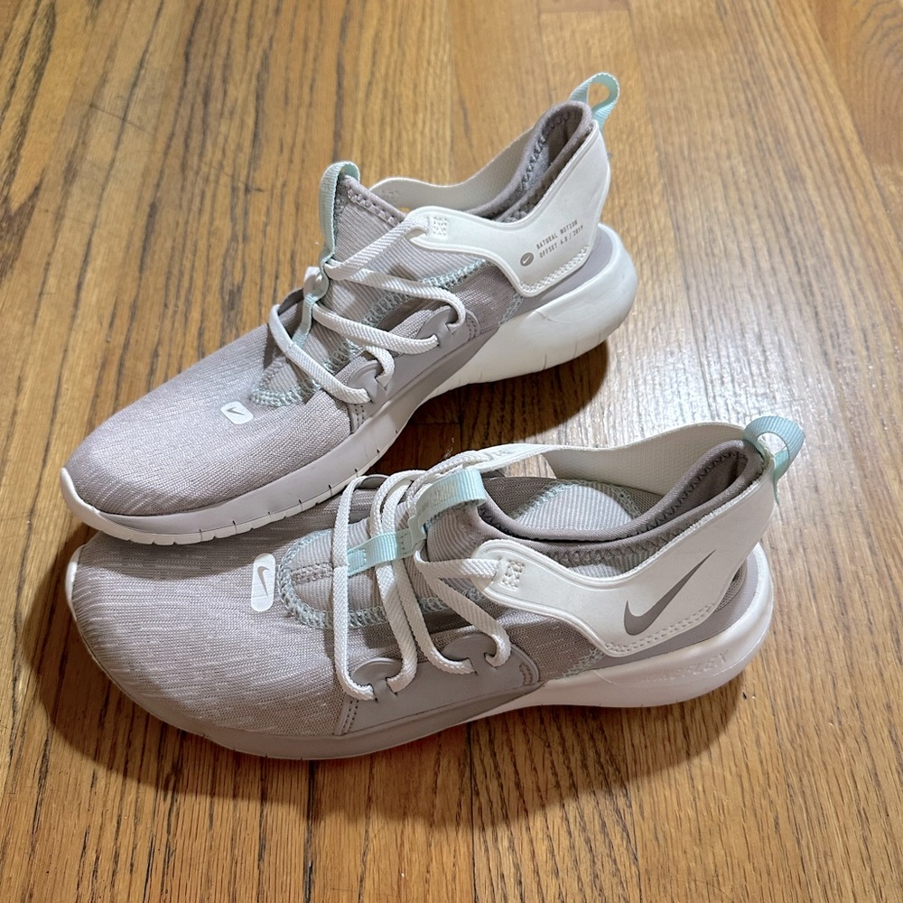 Nike running tenis shoes